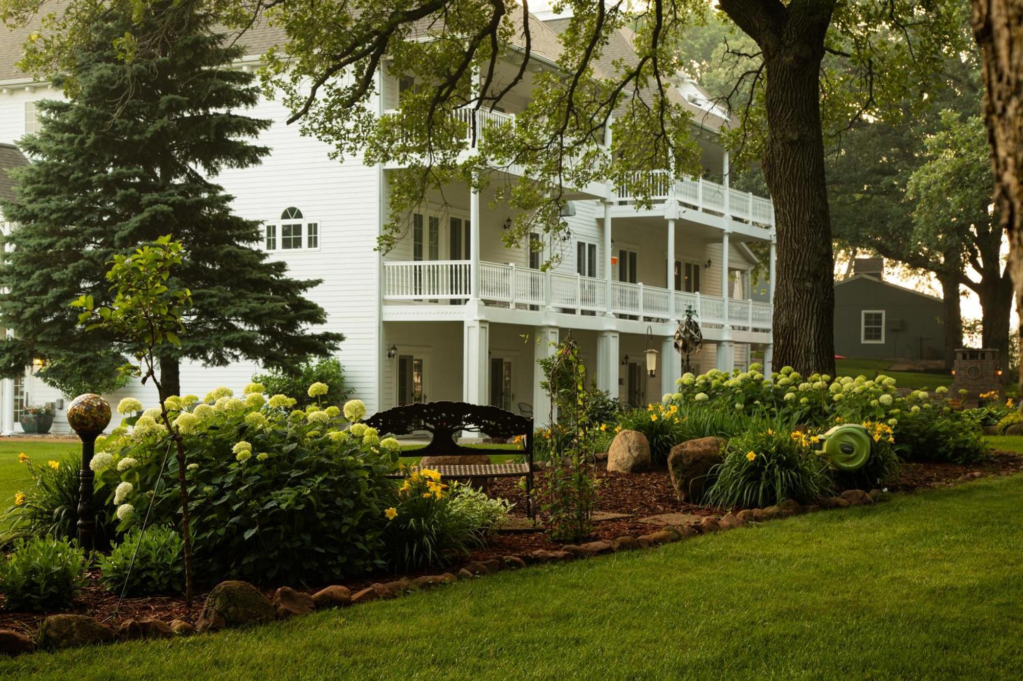 The Oakwood Inn Okoboji Buitenkant foto