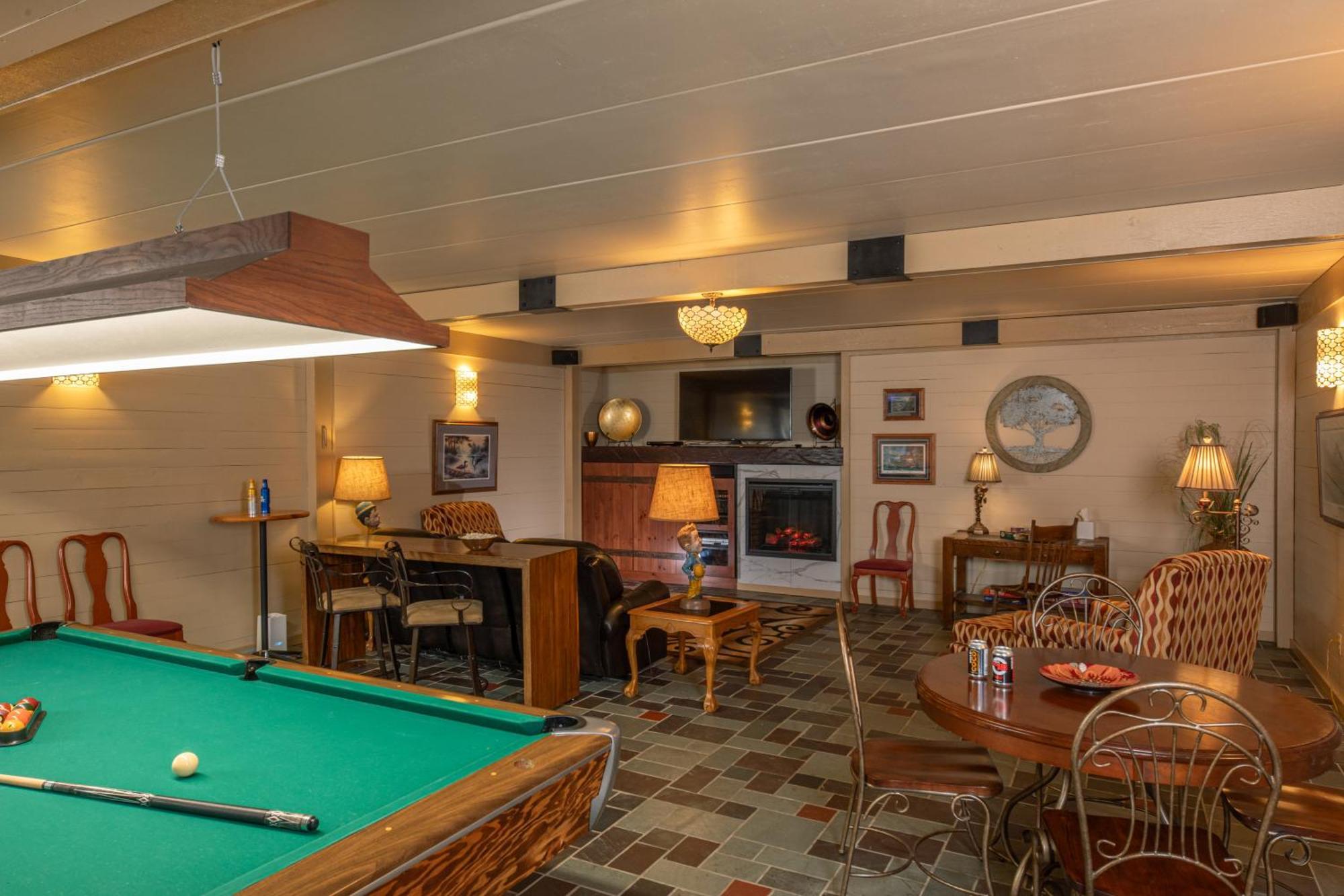 The Oakwood Inn Okoboji Buitenkant foto